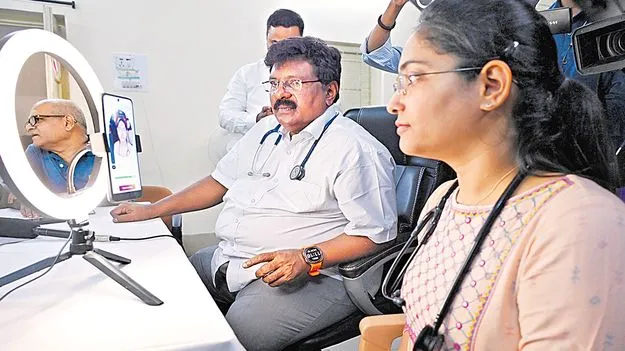Health Monitoring: సెల్ఫీ తీసుకున్నంత ఈజీగా వైద్యపరీక్షలు!