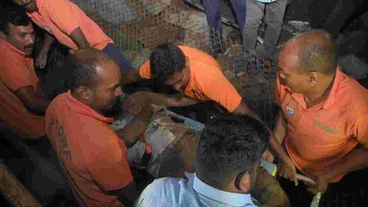 సింహాచలంలో ఘోర ప్రమాదం.. చందనోత్సవం వేళ అప్పన్న సన్నిధిలో అపశృతి..