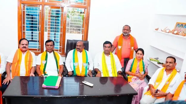 బీజేపీ జెండా ఎగరవేయడమే లక్ష్యంగా పనిచేయాలి