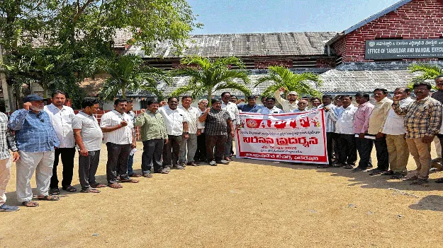 పాఠశాల విద్యలో అసంబద్ధ విధానాలు వద్దు
