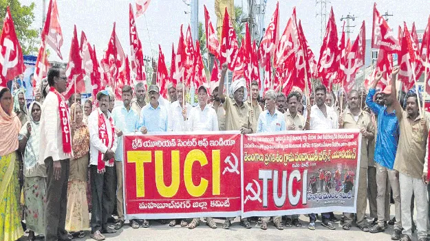 జీవో ప్రకారం వేతనాలు ఇవ్వాలి