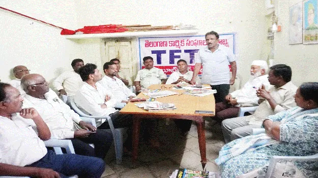 సమ్మెతో కేంద్రాన్ని బోనులో నిలబెట్టాలి