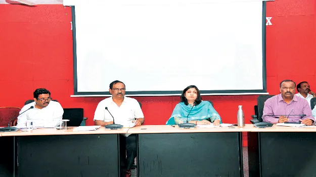 భూ భారతిపై పూర్తి అవగాహన ఉండాలి