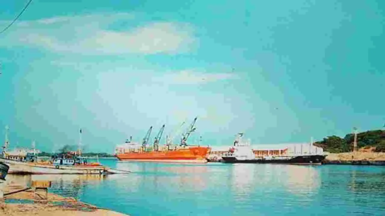 Karwar Port: ఇరాక్‌ స్టీమర్‌లో పాకిస్థానీ.. కారవార ఓడరేవులో దిగనివ్వని పోలీసులు