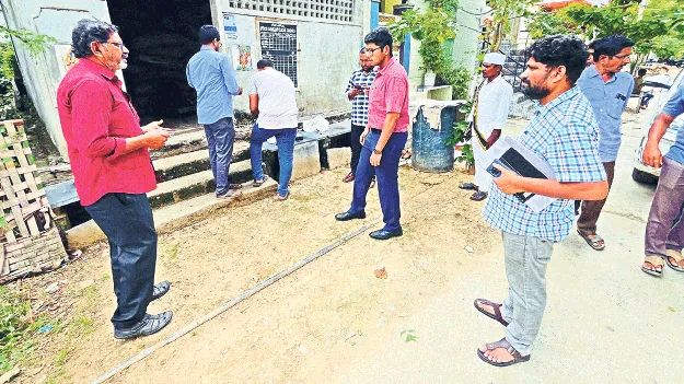 కార్డుదారులకు రేషన్‌ సరుకులు సక్రమంగా అందించాలి