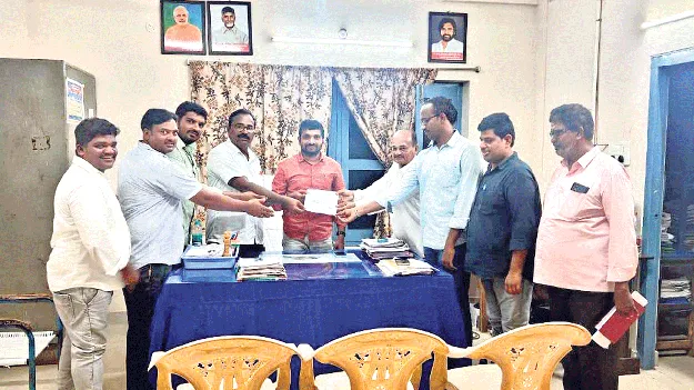 జీవో-4పై వీఆర్వోల నిరసన 