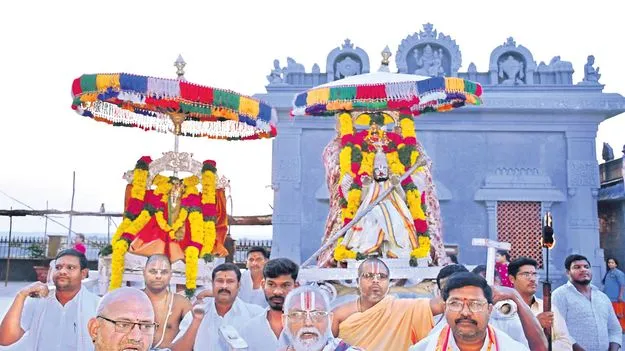 శాస్త్రోక్తంగా నిత్యపూజలు