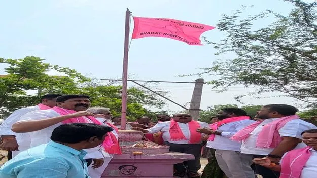 రజతోత్సవ సభకు భారీగా తరలిన బీఆర్‌ఎస్‌ శ్రేణులు