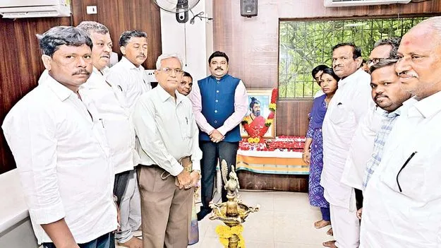 భగీరథ మహర్షి పట్టుదల స్ఫూర్తిదాయకం: కలెక్టర్‌