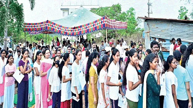 Neet exam: ప్రశాంతంగా నీట్‌ 