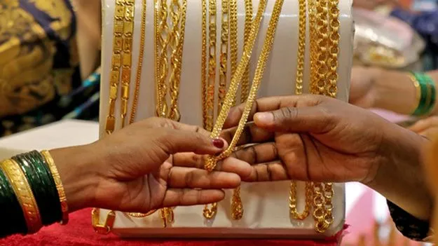 బంగారం రూ.లక్ష పైకి 