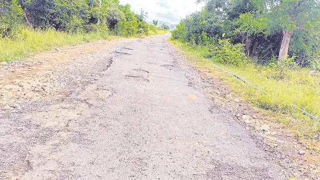 రోడ్ల నిర్మాణానికి  రూ.7కోట్ల నిధులు 