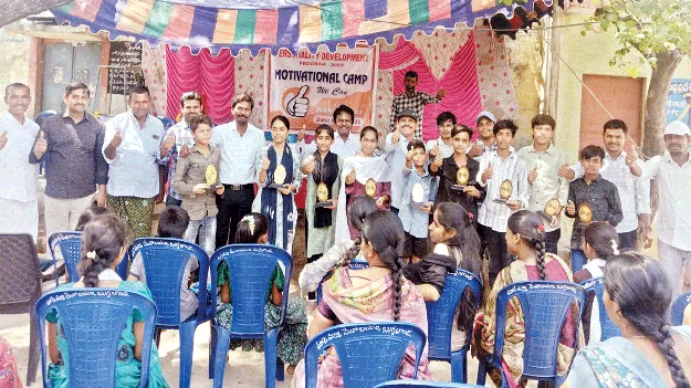 విద్యతోనే భవిష్యత్‌