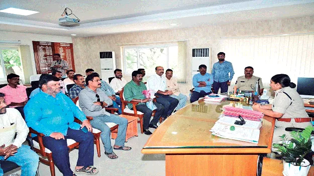 ఎస్పీని కలిసిన ప్రెస్‌క్లబ్‌ నూతన కార్యవర్గం