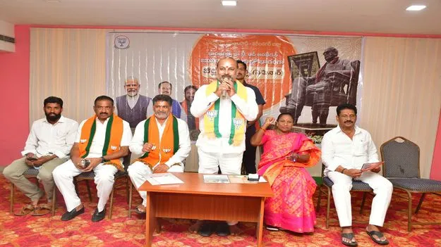 అంబేద్కర్‌ను అడుగడుగునా అవమానించిన పార్టీ కాంగ్రెస్‌