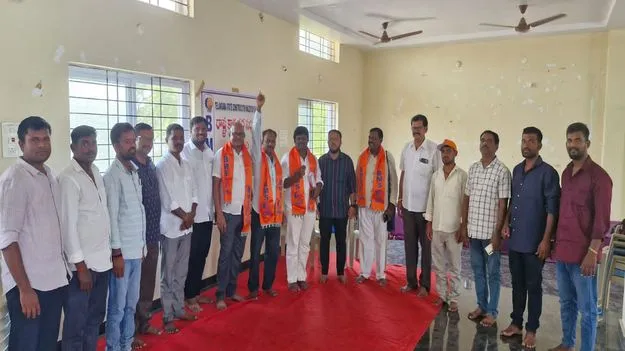 భవన నిర్మాణ కార్మికుల సమస్యలు పరిష్కరించాలి