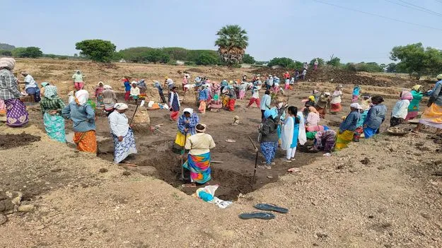 విలీన గ్రామాల్లో ‘ఉపాధి’ కరువు