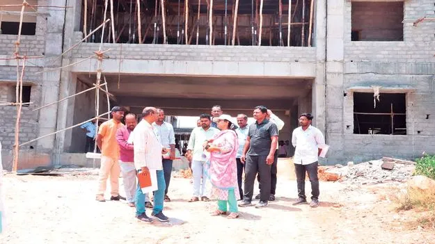 గడువులోపు పనులు పూర్తి చేయాలి