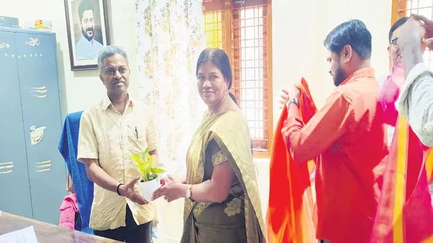 బాధ్యతలు స్వీకరించిన డీఎంహెచ్‌వో