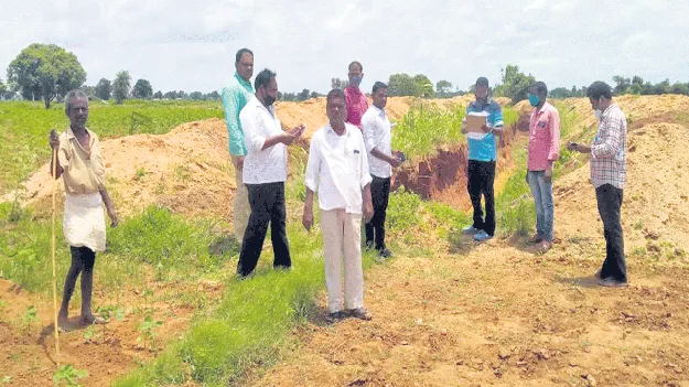 పూర్తికాని డిస్ట్రిబ్యూటరీ కాల్వలు