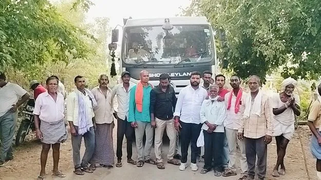 ఓవర్‌లోడ్‌తో మట్టి తరలింపు