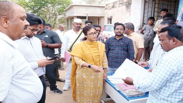 భూసమస్యలు క్షేత్ర స్థాయిలోనే పరిష్కరించాలి