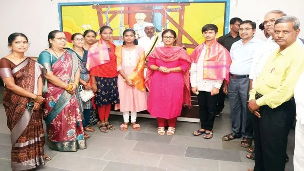 పదో తరగతి విద్యార్థులకు కలెక్టర్‌ అభినందన