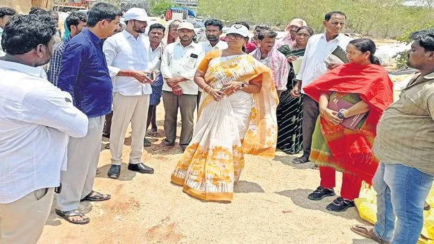 ఇబ్బందులు లేకుండా ధాన్యం కొనుగోలు చేయాలి