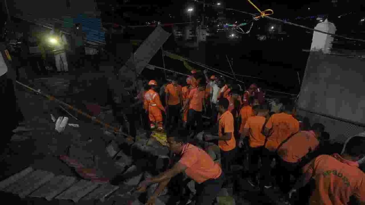 సింహాచలంలో ఘోర ప్రమాదం.. చందనోత్సవం వేళ అప్పన్న సన్నిధిలో అపశృతి..