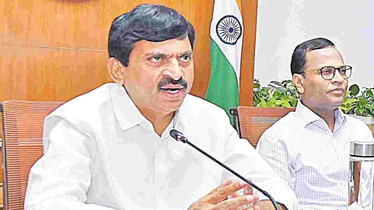 Ponguleti: ఇందిరమ్మ ఇళ్లు 600 చ.అడుగులకు మించొద్దు