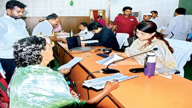 సమస్యలనుపరిష్కరించాలి: కలెక్టర్‌