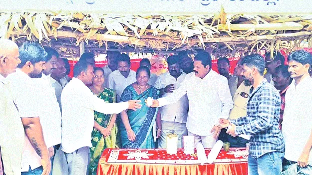 గ్రామాల్లో చలివేంద్రాలను ఏర్పాటు చేయాలి