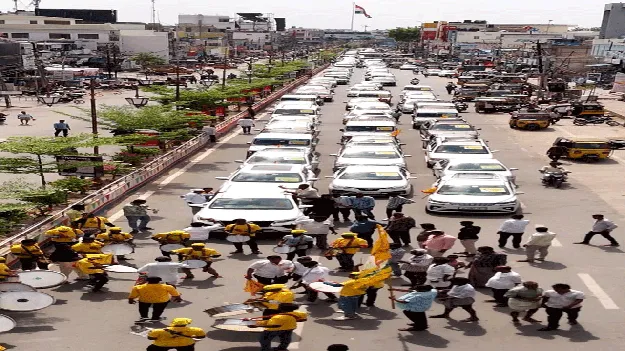 కదలిన పసుపు దళం