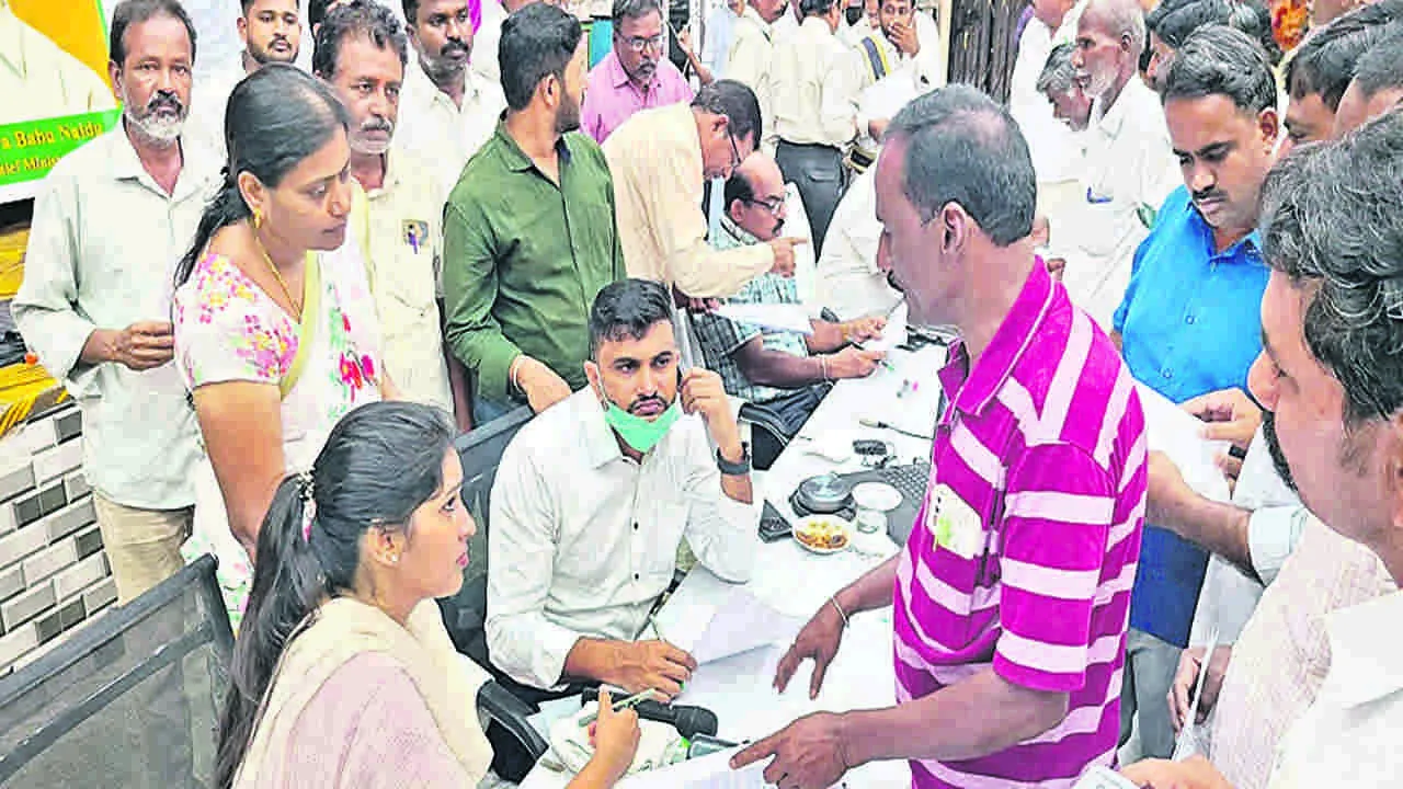MLA: అర్జీలు పునరావృతం కాకుండా పరిష్కారం చూపాలి