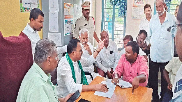 ధాన్యం సేకరణలో జాప్యం తగదు