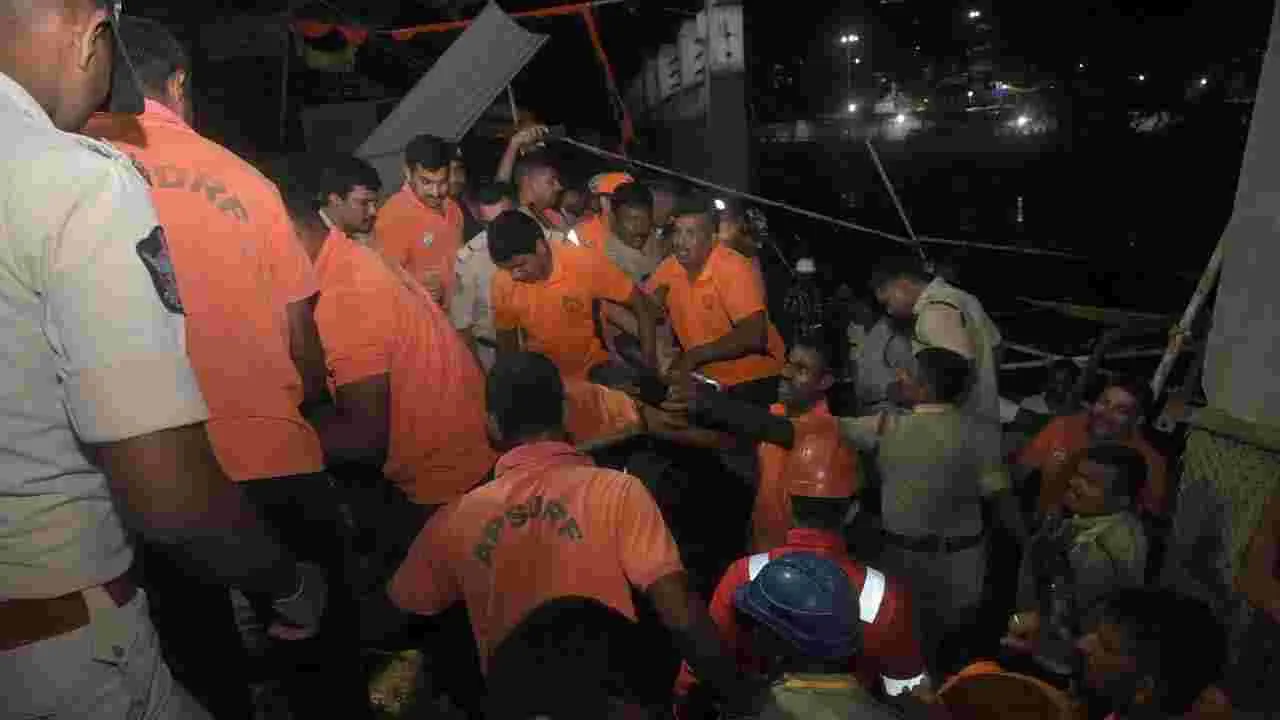 సింహాచలంలో ఘోర ప్రమాదం.. చందనోత్సవం వేళ అప్పన్న సన్నిధిలో అపశృతి..