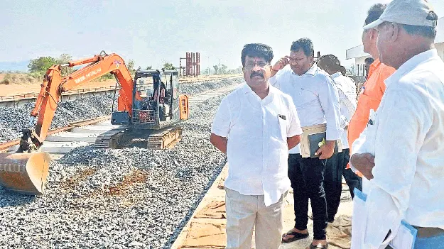 రైల్వే పనులను వేగవంతం చేయాలి