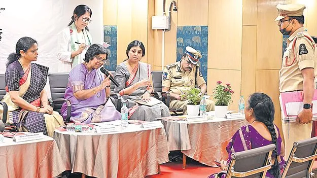 మహిళలను కించపరిచేలా.. నేతలు మాట్లాడితే ఊరుకునేది లేదు