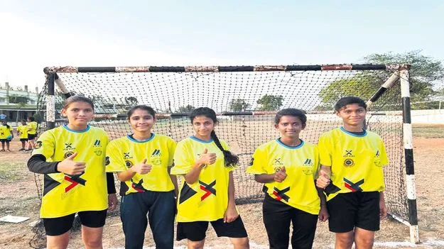 talent  ఆదర్శ విద్యార్థినుల ప్రతిభ