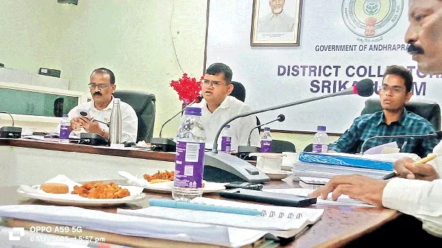 సకాలంలో విత్తనాలు అందించాలి