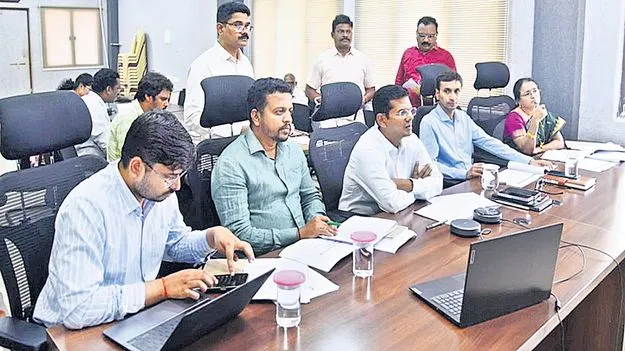 భూముల రీసర్వేలో జాప్యాన్ని సహించేది లేదు 