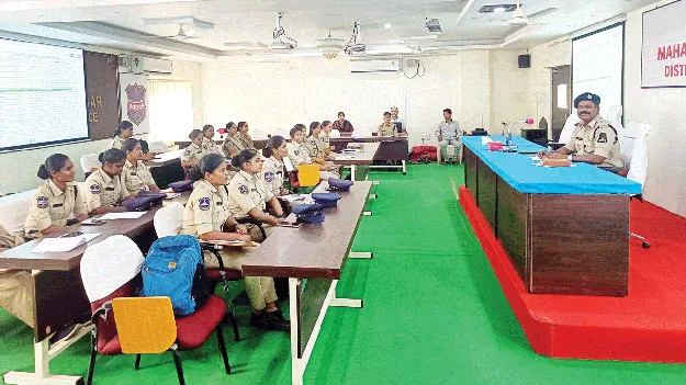 వర్టికల్‌ ఫిర్యాదులు సత్వరం పరిష్కరించాలి