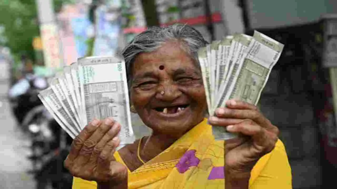 కొత్త పెన్షన్లు ఇవ్వండి! 