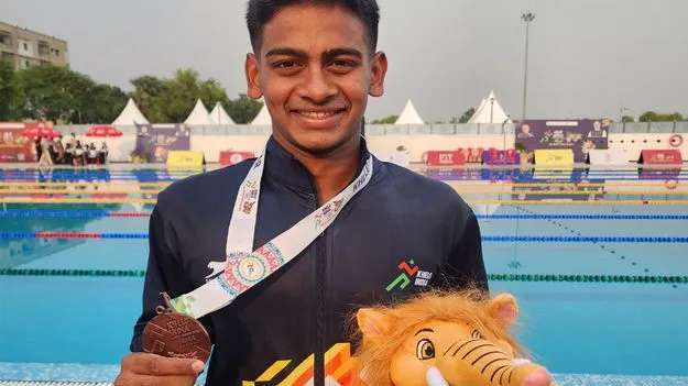 స్విమ్మింగ్‌లో సంపత్‌కు కాంస్యం