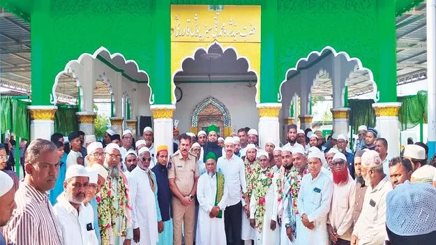 అభివృద్ధి, సంక్షేమం కోసం ప్రార్థించండి