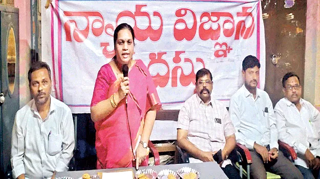 కార్మికులకు చట్టాలపై అవగాహన ఉండాలి