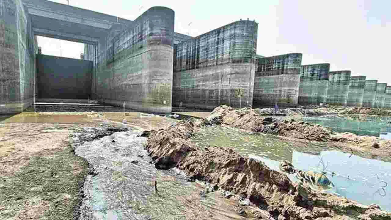 Medigadda Barrage: బ్యారేజీల పరీక్షలకు రూ.11.40 కోట్లు 