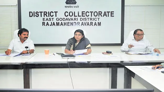 నీటి తీరువా వసూళ్లు వేగవంతం చేయాలి