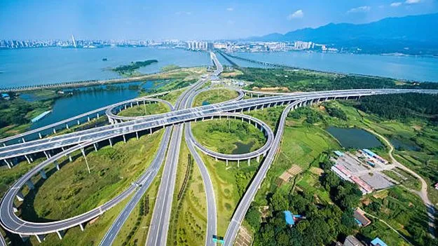 గొల్లపూడిలో క్లోవర్‌ లీఫ్‌