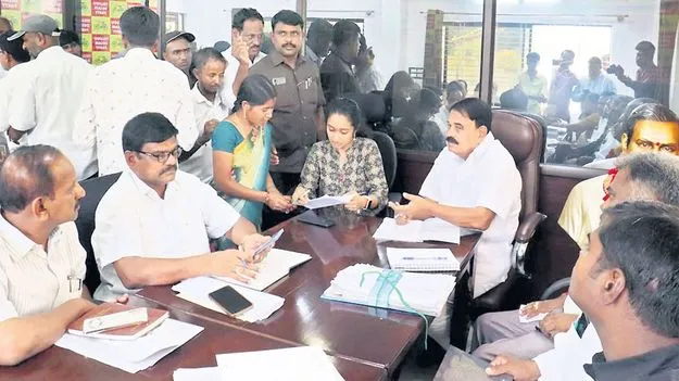 MLA భూసమస్యలు పరిష్కరించండి